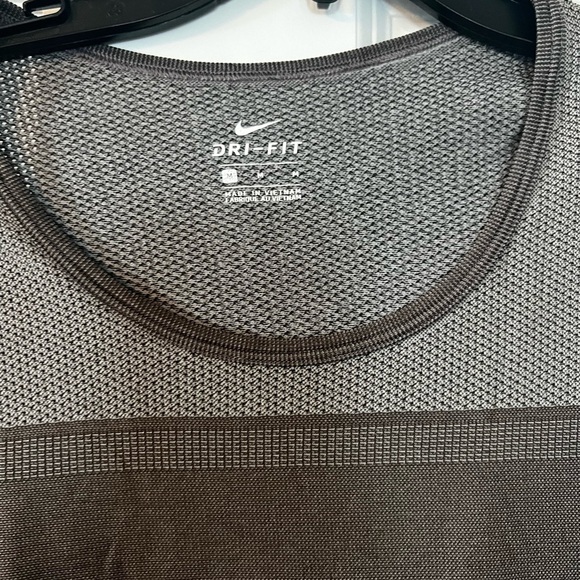 Nike Dri Fit Short Sleeve Running Training Shirt - Picture 4 of 5